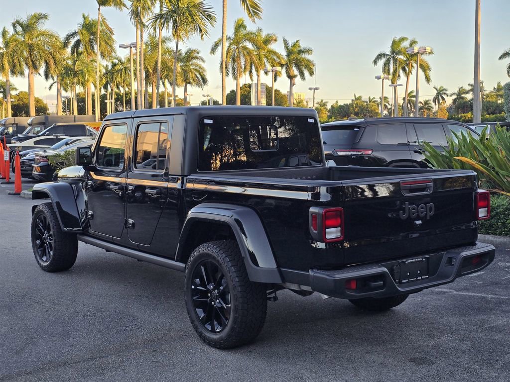 Used 2025 Jeep Gladiator Sport image 4