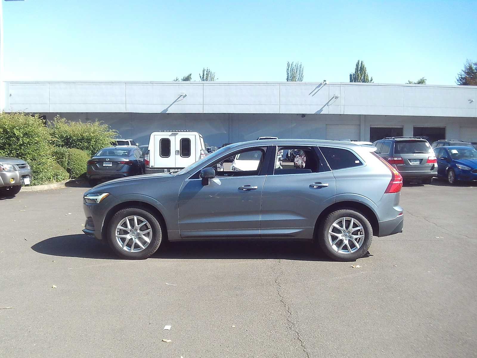 Used 2021 Volvo XC60 T6 Momentum AWD/4WD image 2