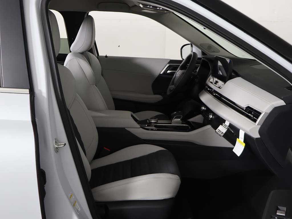 New 2025 Mitsubishi Outlander SE image 27