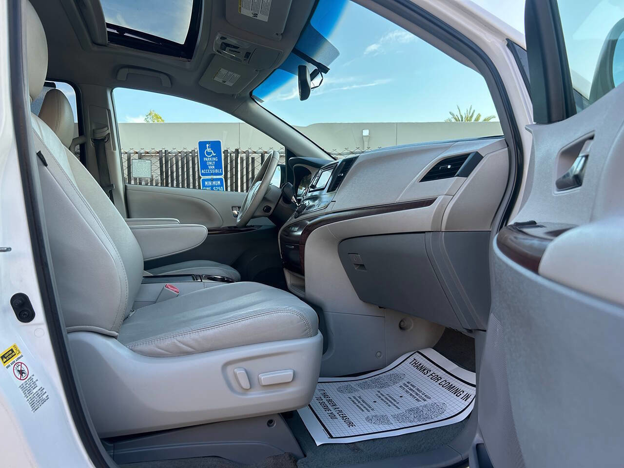 Used 2013 Toyota Sienna XLE image 10