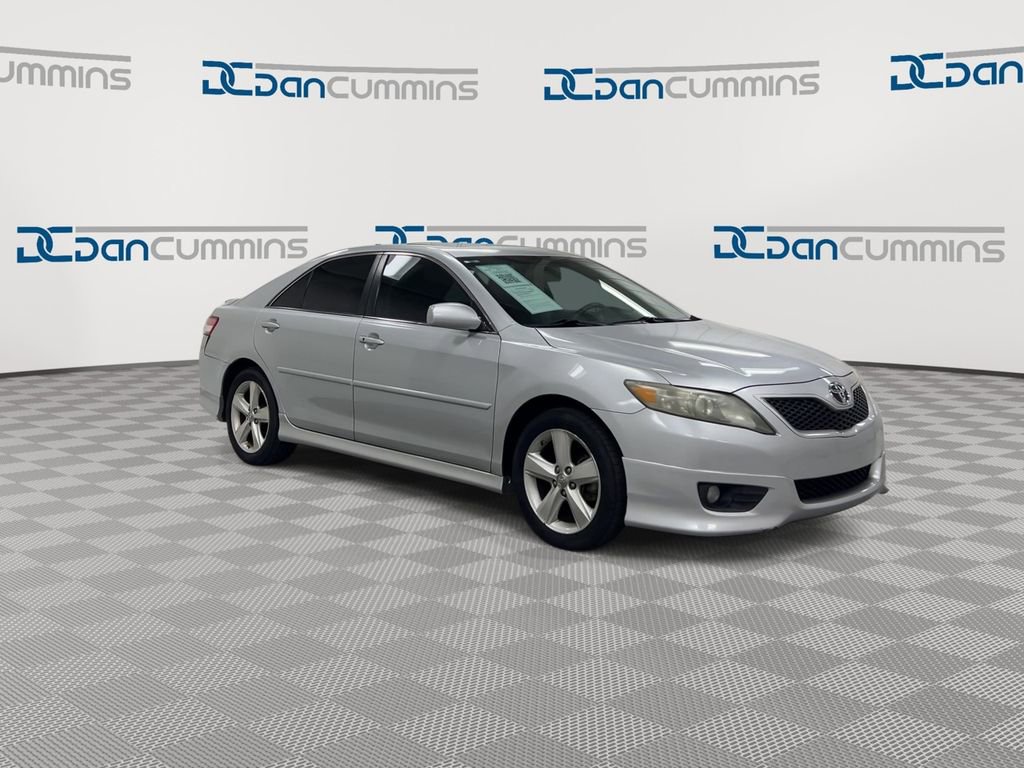 Used 2011 Toyota Camry SE w/ SE Extra-Value Pkg #1 FWD image 2