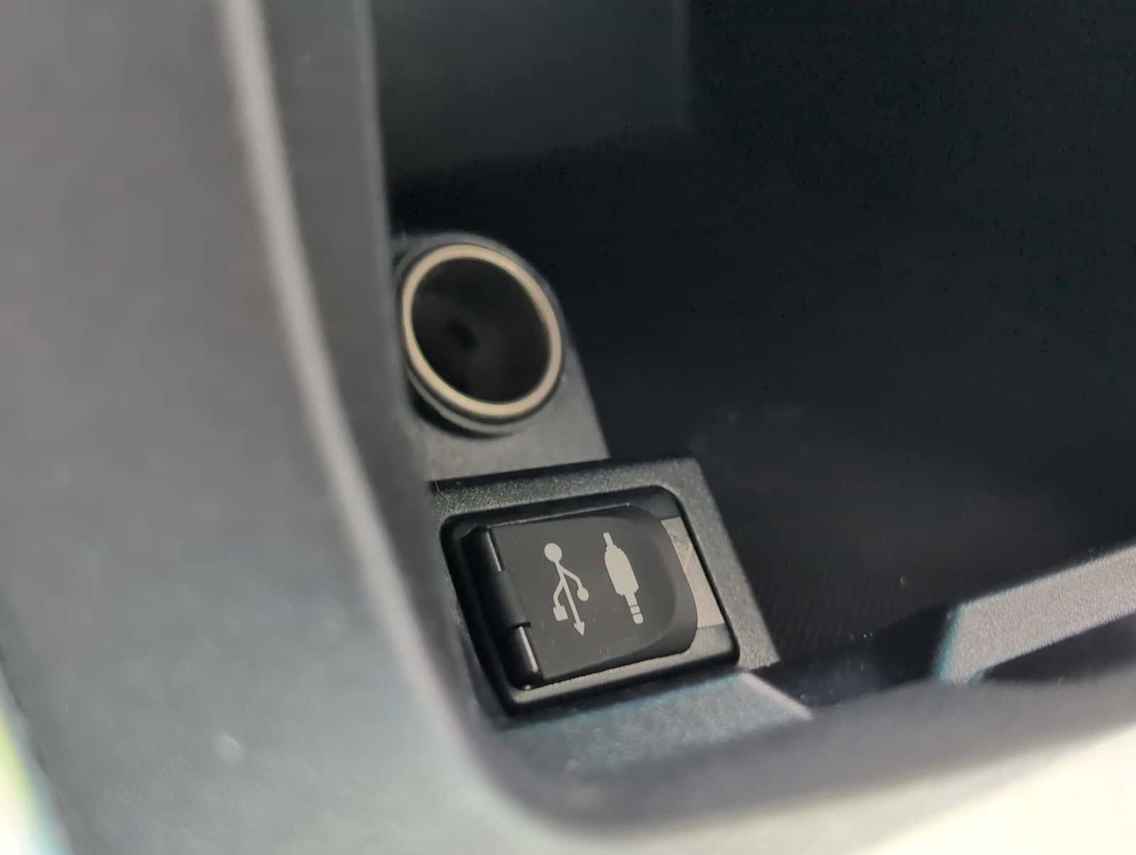 Used 2016 Toyota Camry XLE FWD image 29