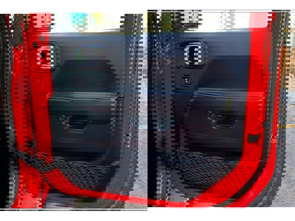 Used 2019 Jeep Wrangler Unlimited Sahara image 25