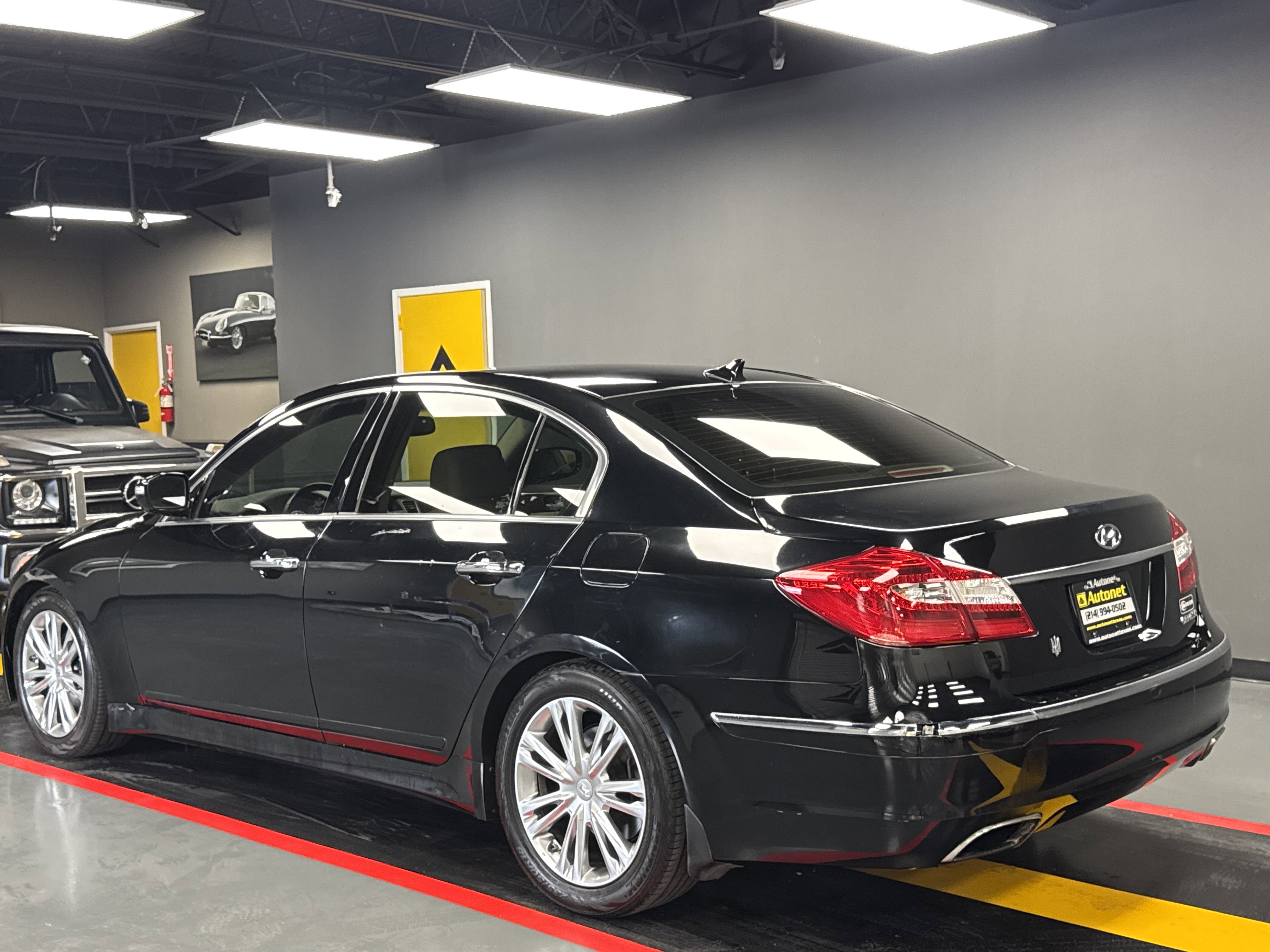 Used 2014 Hyundai Genesis 3.8 image 4