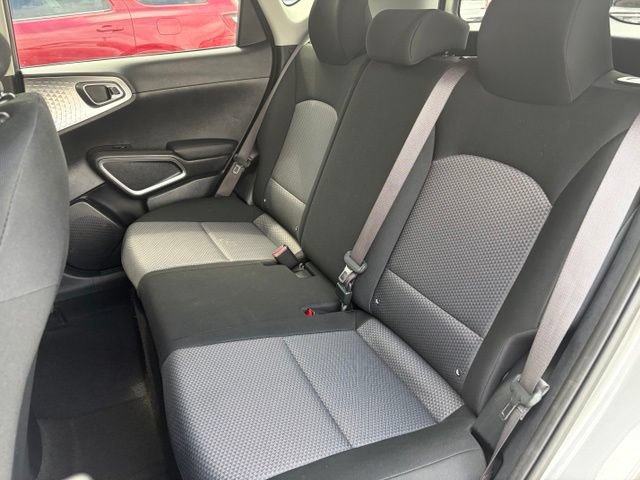Used 2025 Kia Soul LX w/ LX Technology Package FWD image 26