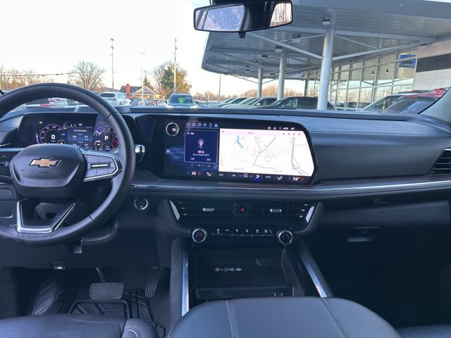 Used 2025 Chevrolet Suburban LT AWD/4WD image 25