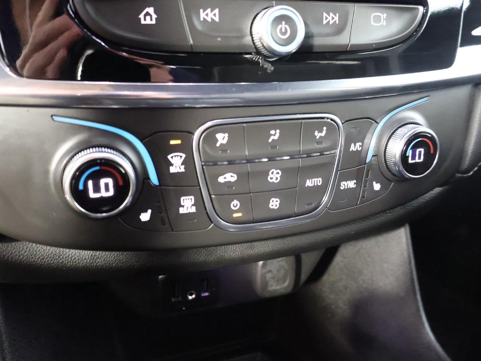 Used 2023 Chevrolet Traverse LT AWD/4WD image 41