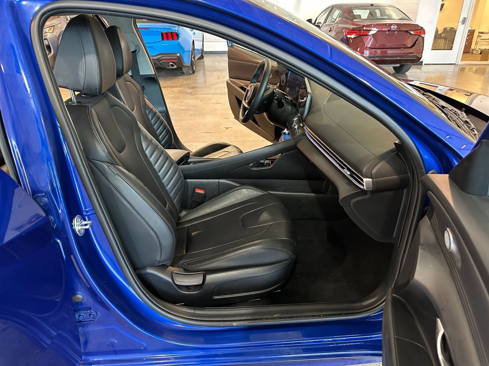 Used 2025 Hyundai Elantra Limited image 36