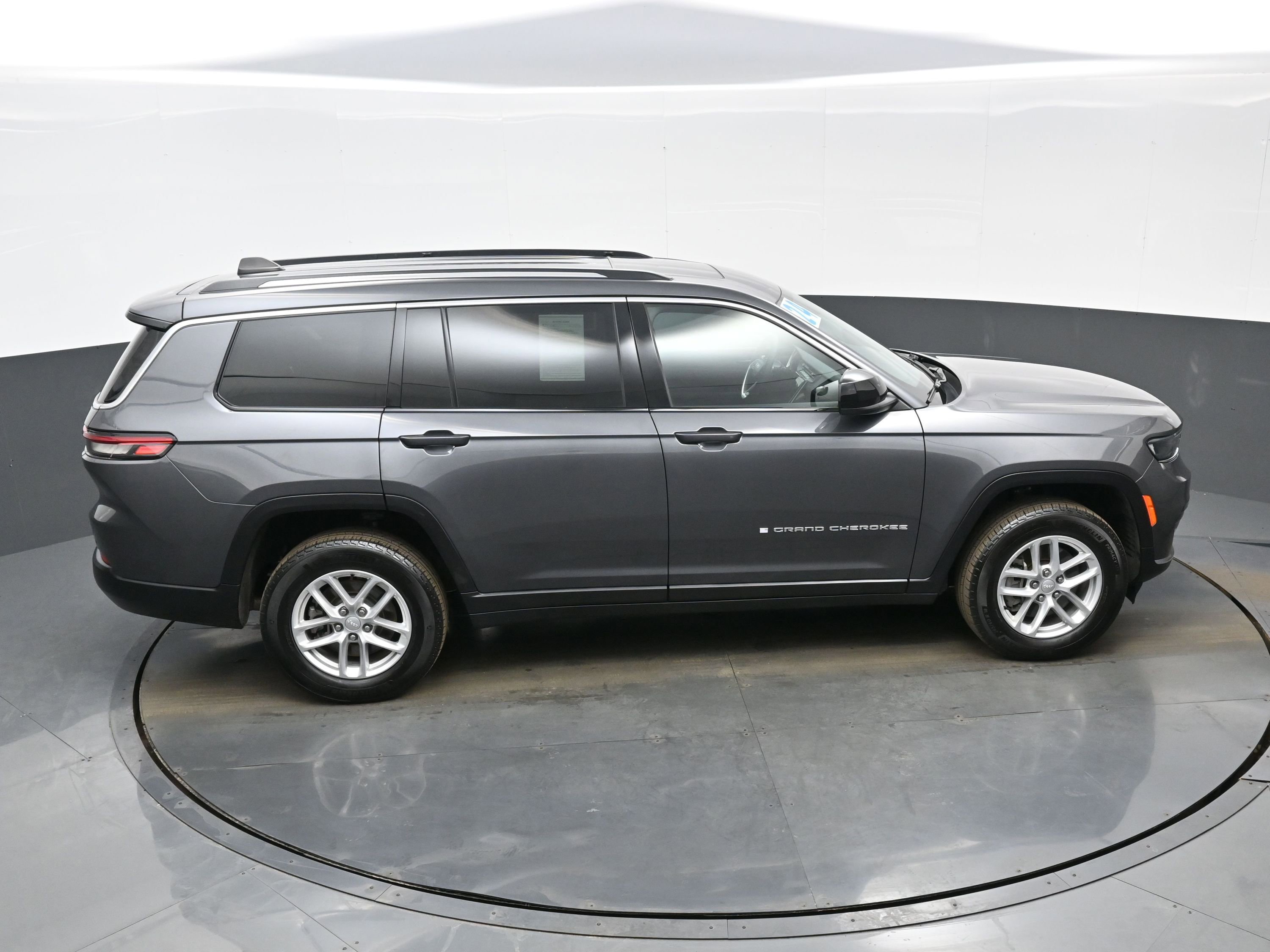 Used 2024 Jeep Grand Cherokee L Laredo w/ Luxury Tech Group I image 39