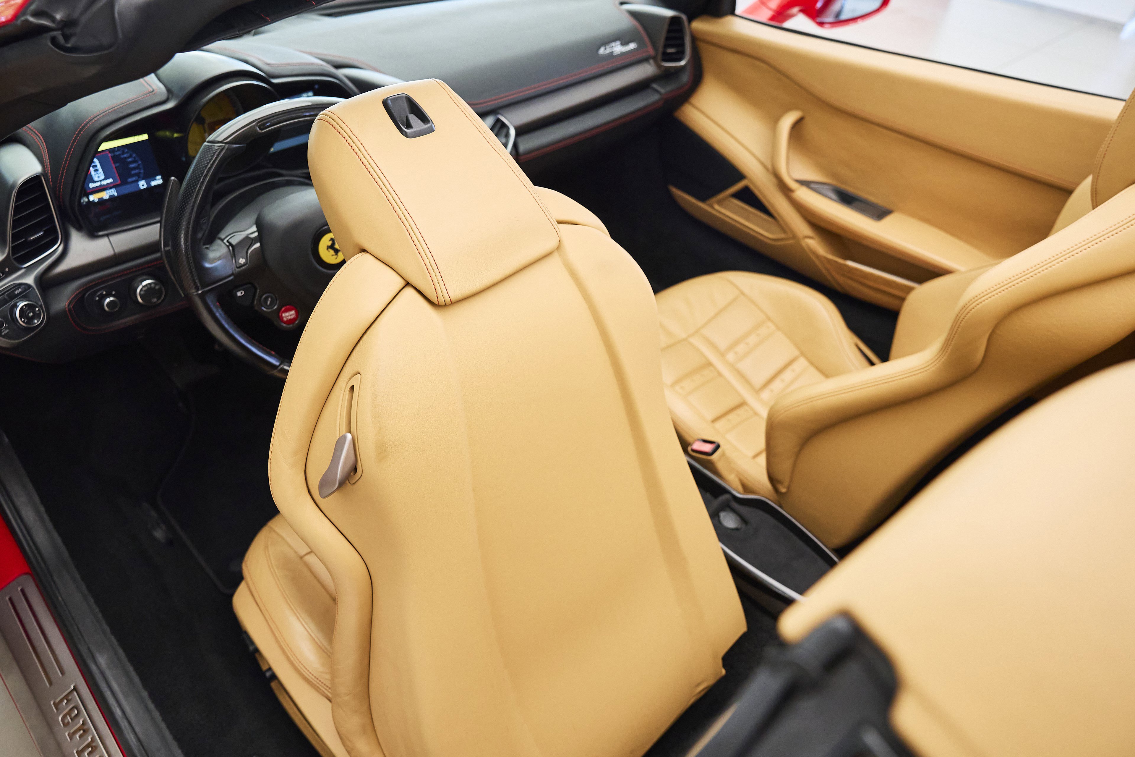 Used 2014 Ferrari 458 Spider image 18