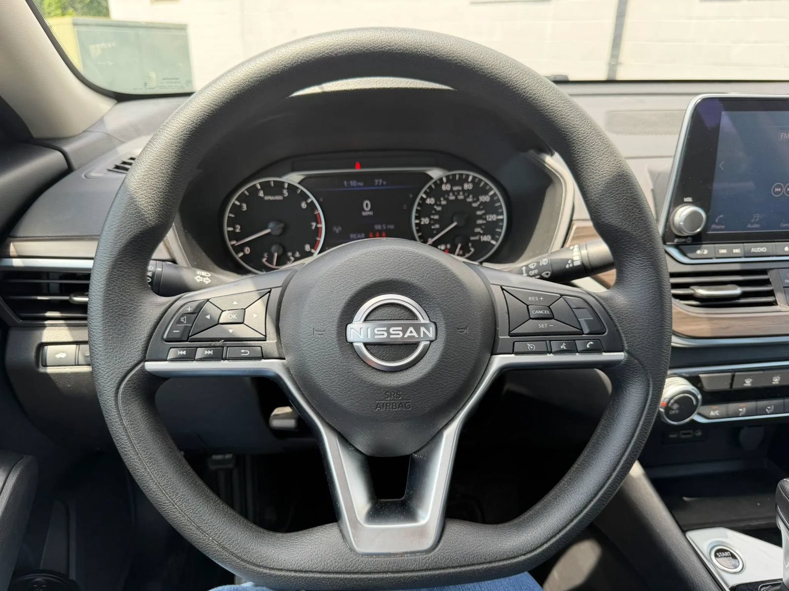 Used 2024 Nissan Altima 2.5 SV FWD image 9