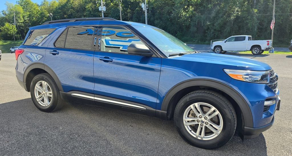 Used 2020 Ford Explorer XLT w/ Equipment Group 202A AWD/4WD image 8