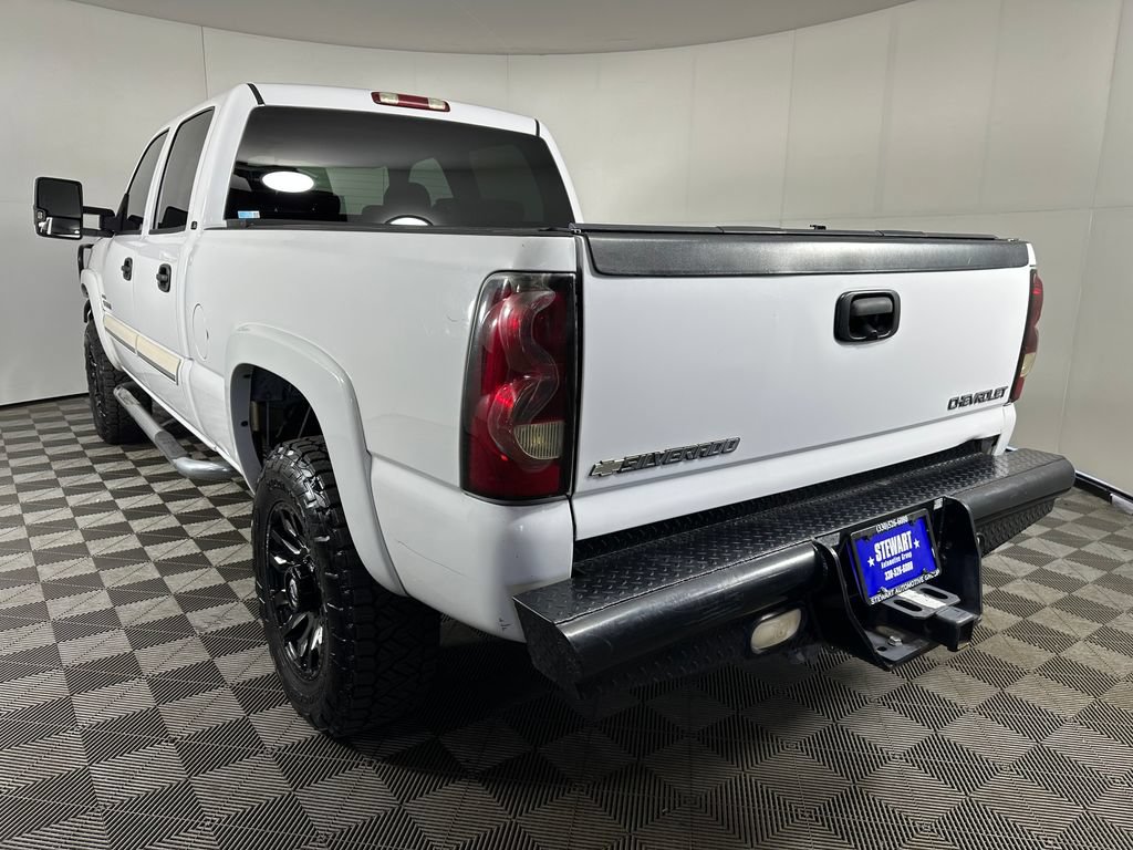 Used 2004 Chevrolet Silverado 2500 LS w/ Heavy-Duty Power Package RWD image 3