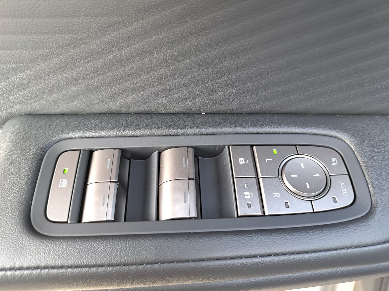 Used 2026 Lexus ES 500e w/ Convenience Package AWD/4WD image 30