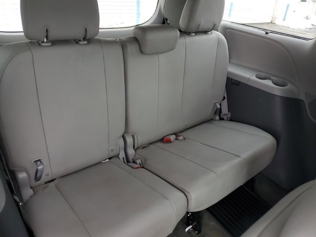 Used 2015 Toyota Sienna XLE Premium image 31
