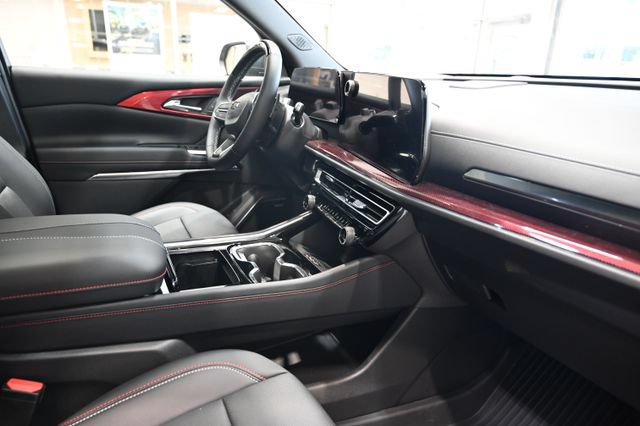 New 2026 Chevrolet Traverse Z71 w/ Enhanced Driving Package AWD/4WD image 14