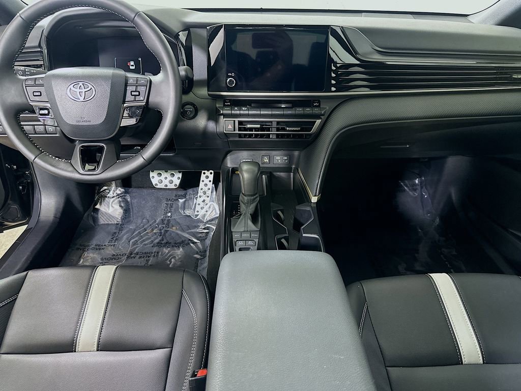 Used 2025 Toyota Camry SE image 18