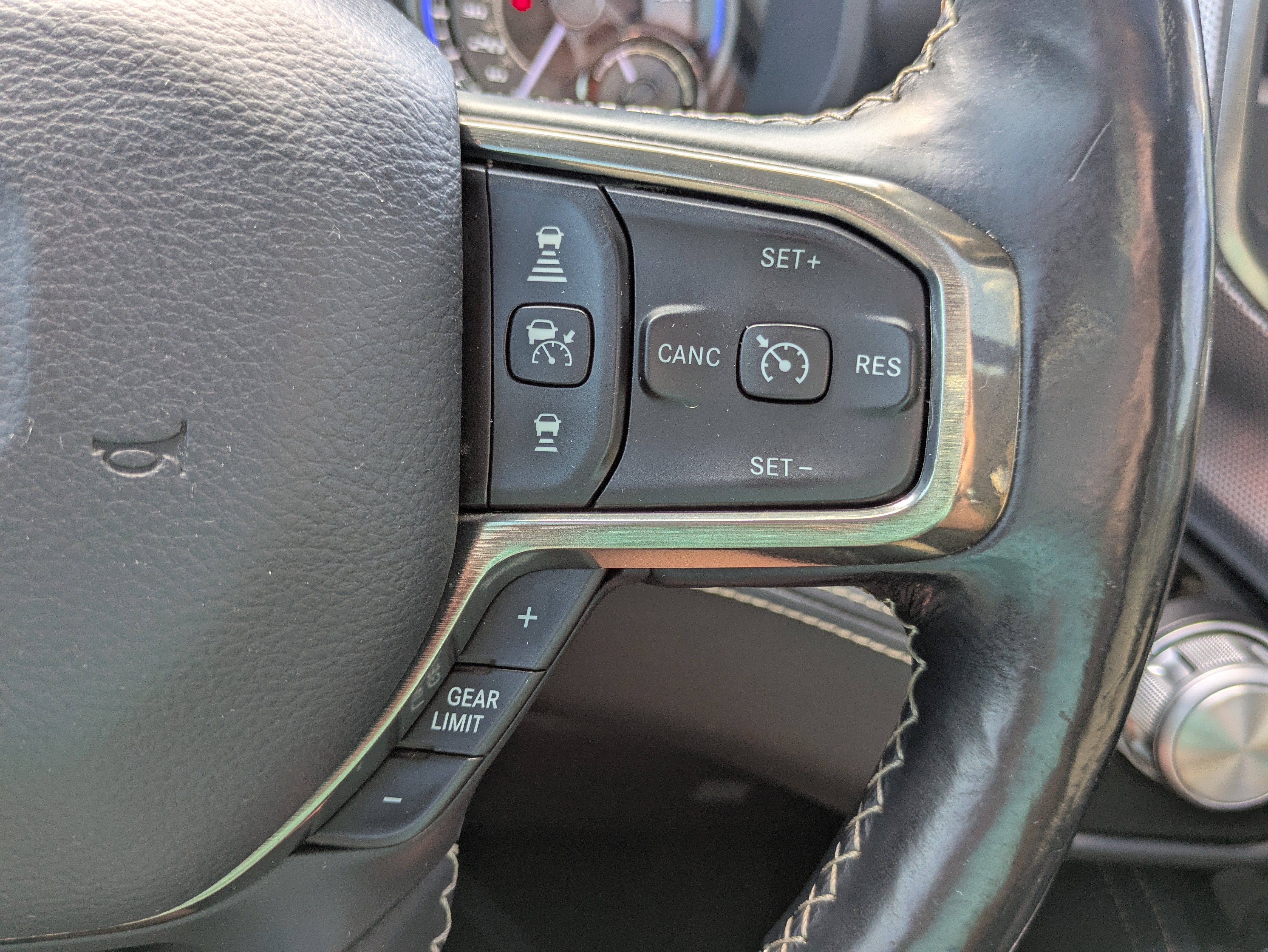 Used 2019 RAM 1500 Limited w/ Advanced Safety Group AWD/4WD image 17