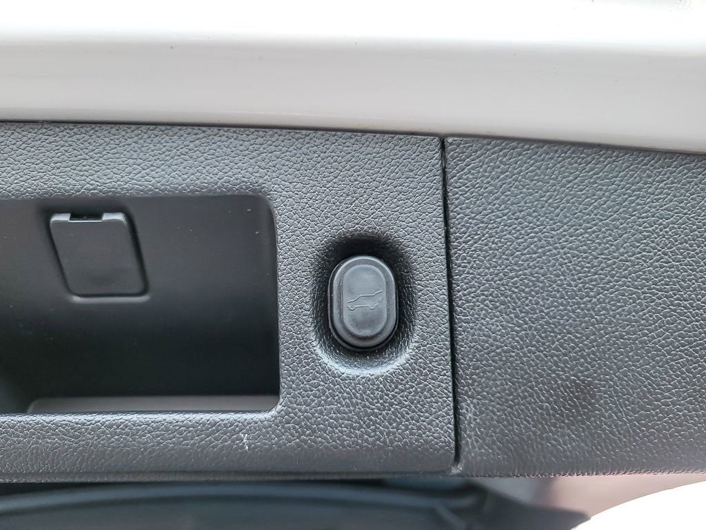 Certified 2017 Cadillac Escalade Platinum image 23