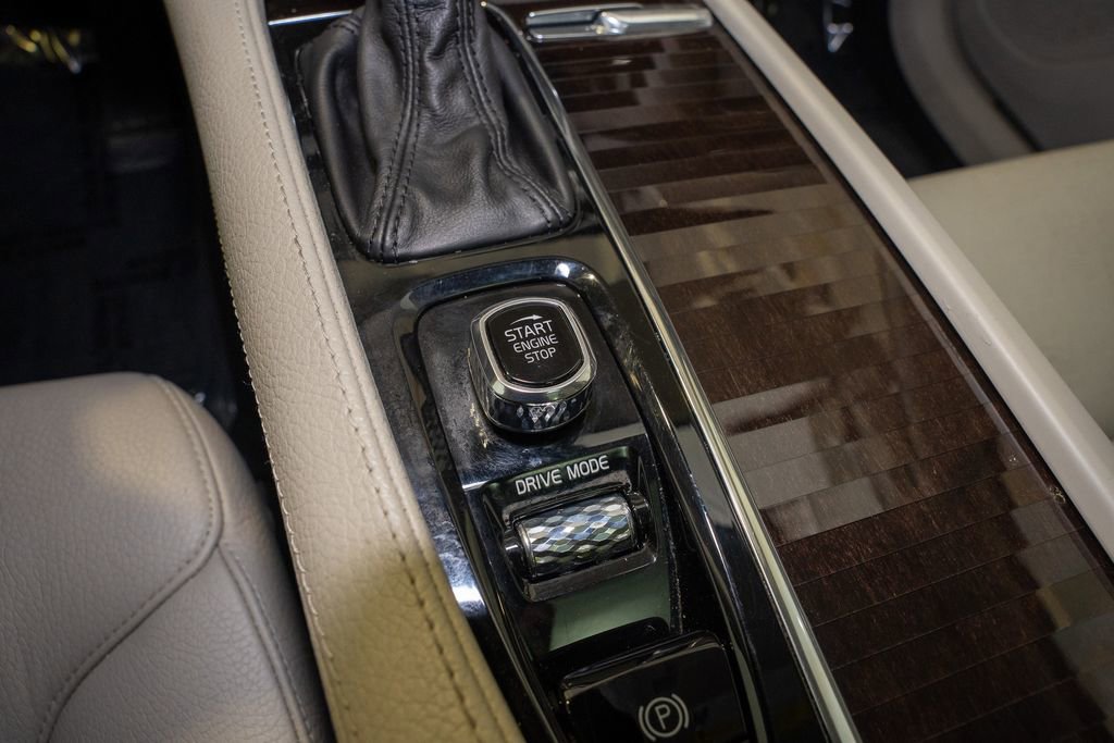 Used 2019 Volvo XC90 T6 Momentum w/ Protection Package Premier image 17