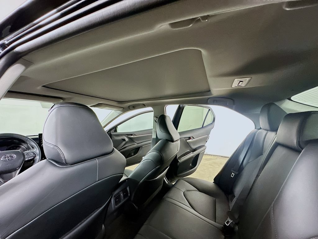 Used 2022 Toyota Camry XSE FWD image 13