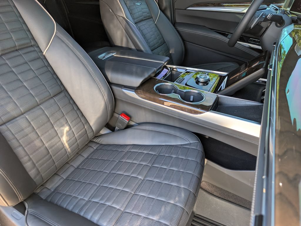 Certified 2026 Cadillac Escalade ESV Platinum Sport w/ LPO, ONYX Package AWD/4WD image 22