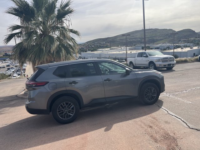 Used 2024 Nissan Rogue S FWD image 5