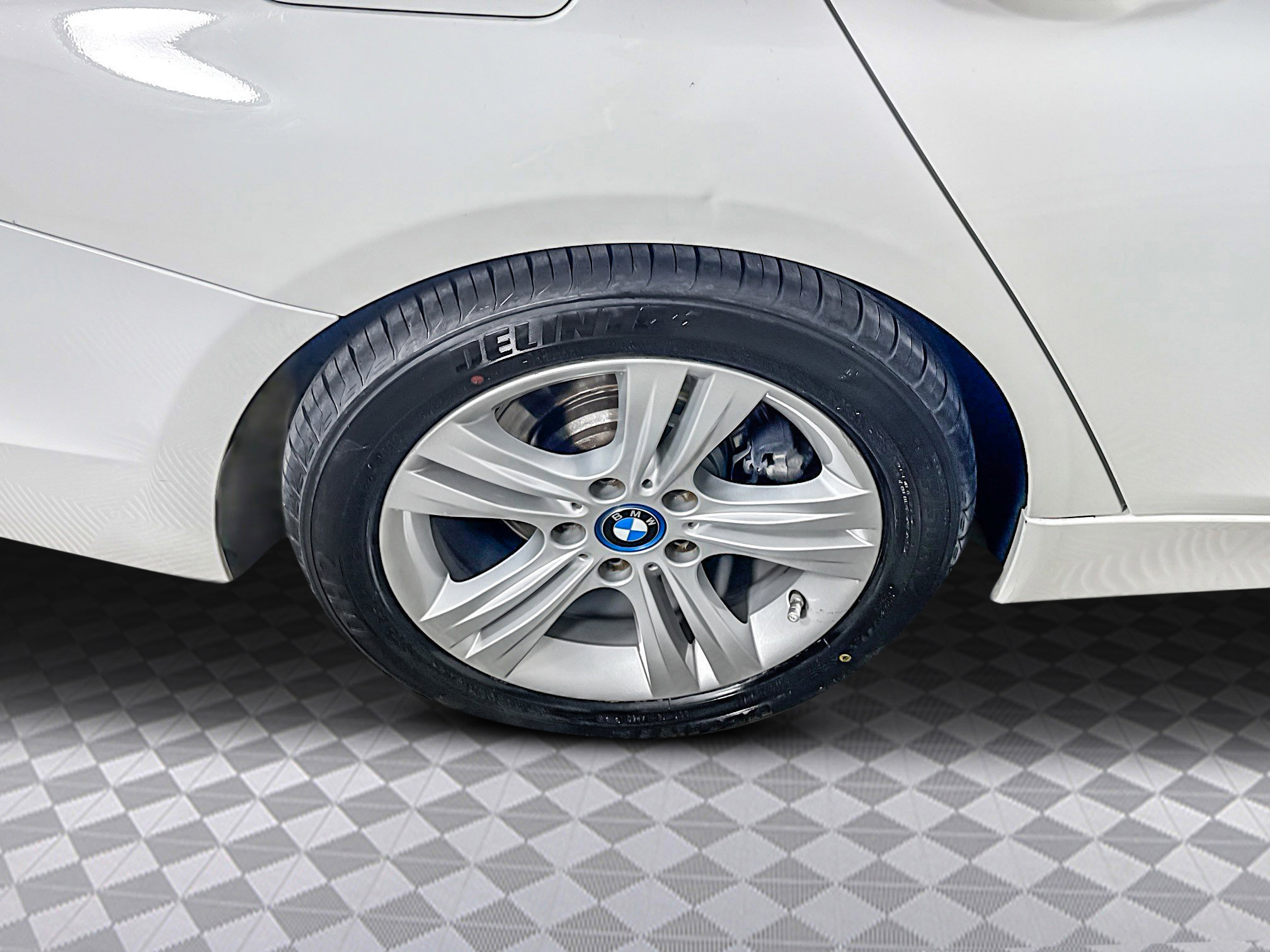 Used 2017 BMW 330e image 37