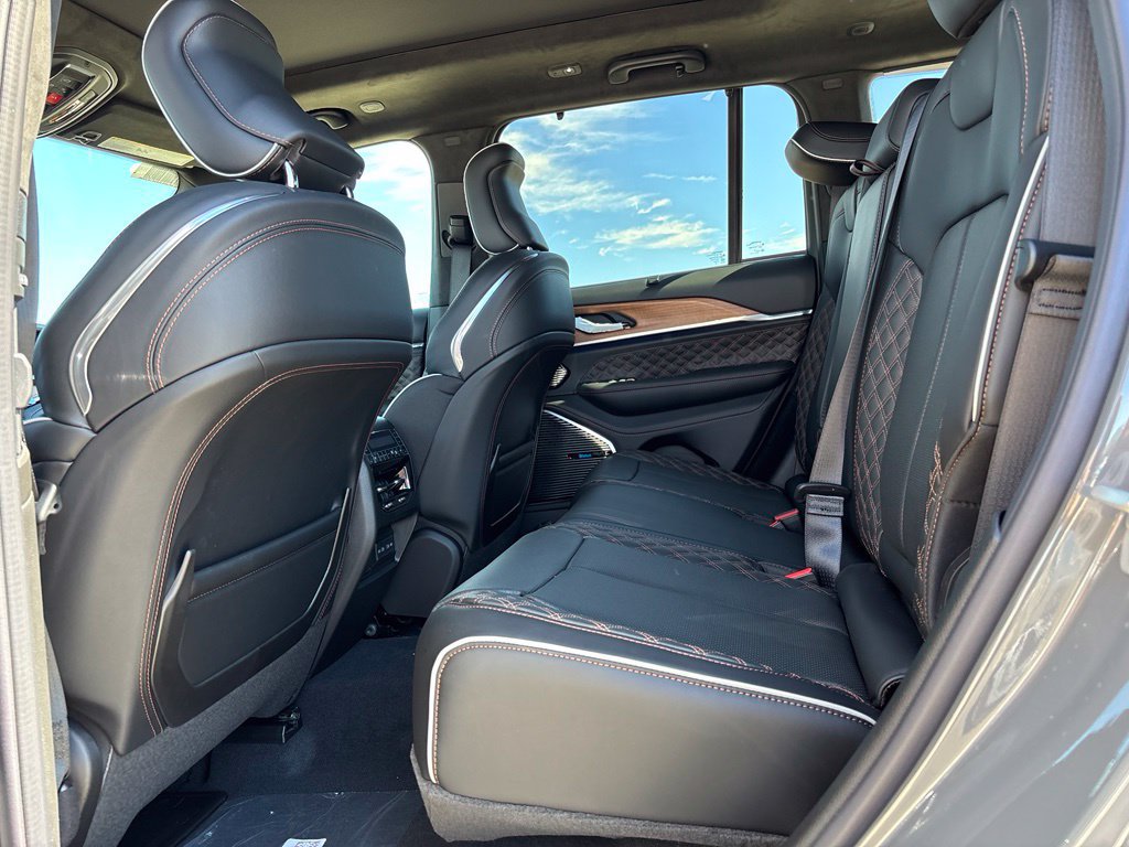 New 2027 Jeep Grand Cherokee Summit w/ Adv Protech Group IV AWD/4WD image 14