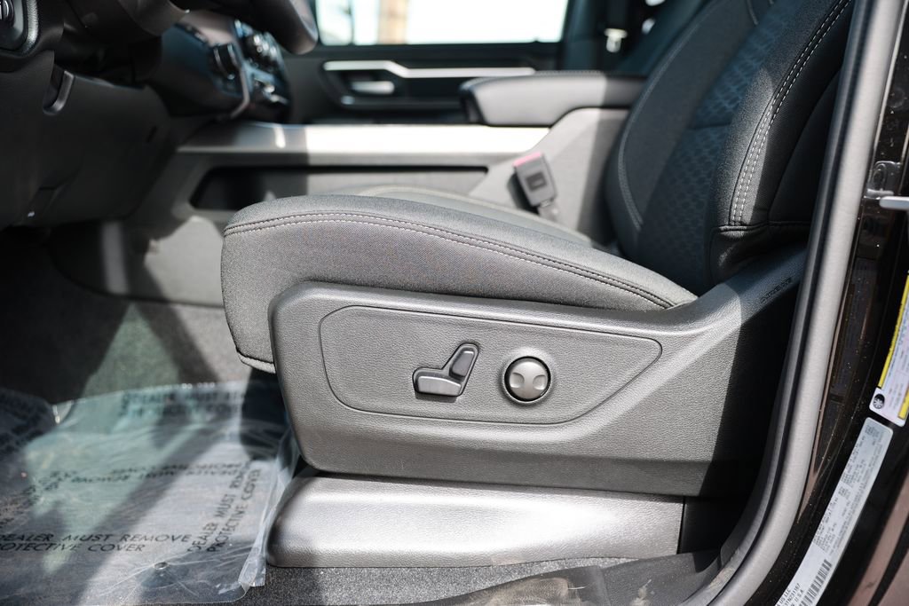 New 2026 RAM 1500 4x4 Crew Cab image 18