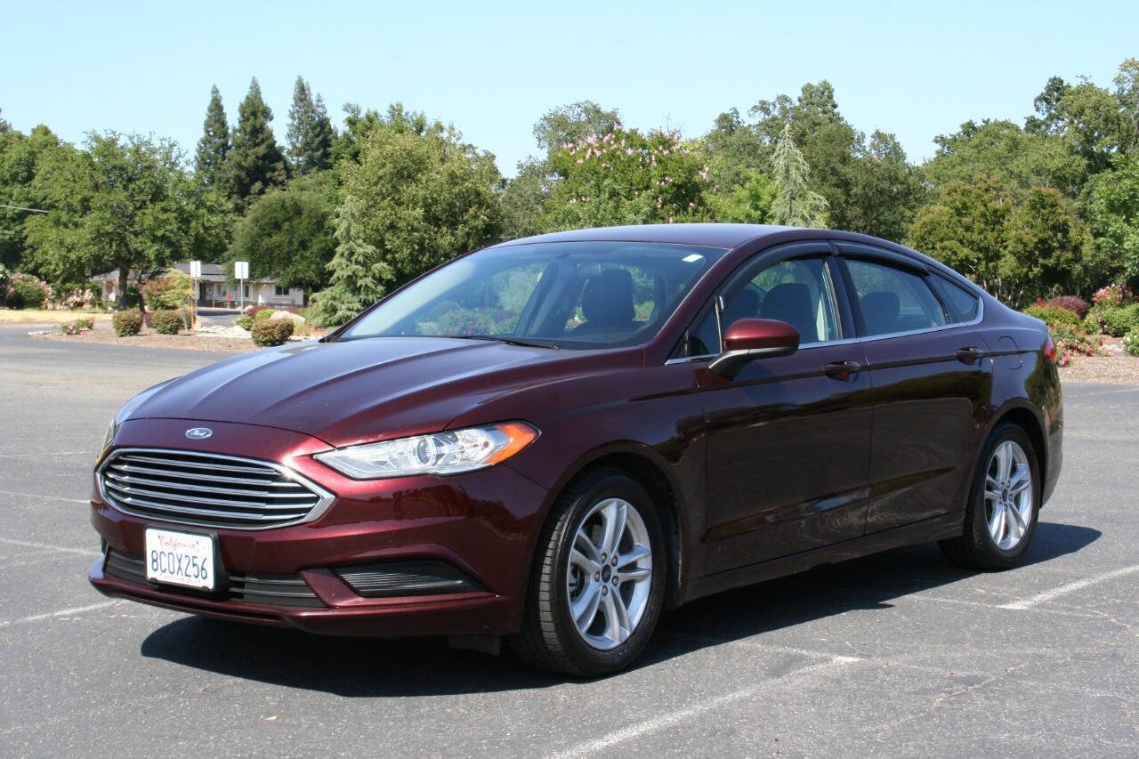 Used 2018 Ford Fusion SE w/ Fusion SE Technology Package FWD image 3