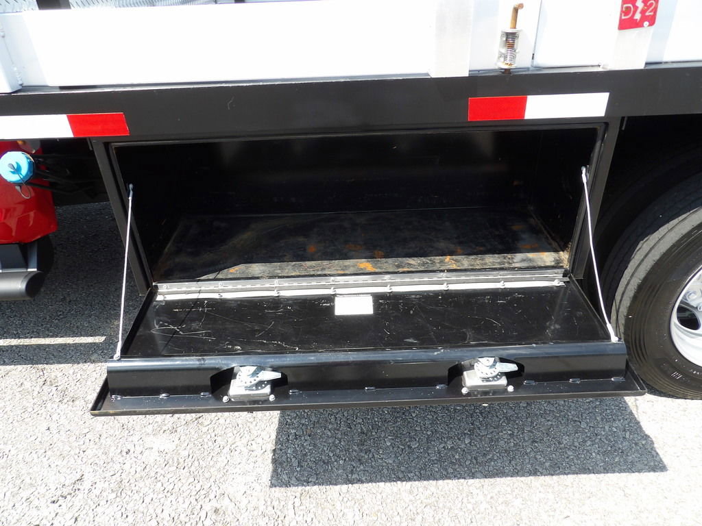 Used 2021 RAM 5500 Tradesman w/ Chrome Appearance Group RWD image 47