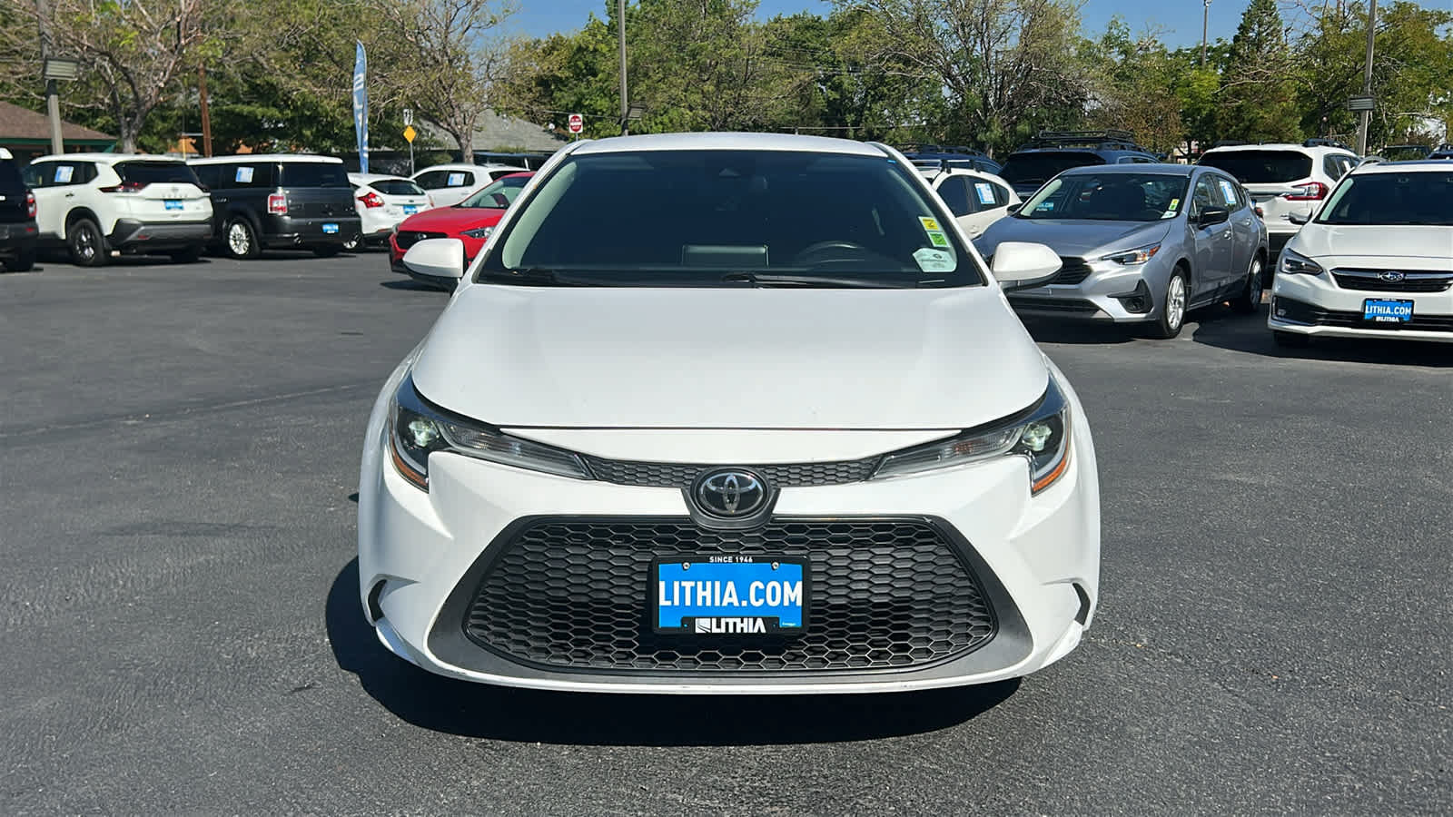 Used 2020 Toyota Corolla LE FWD image 2