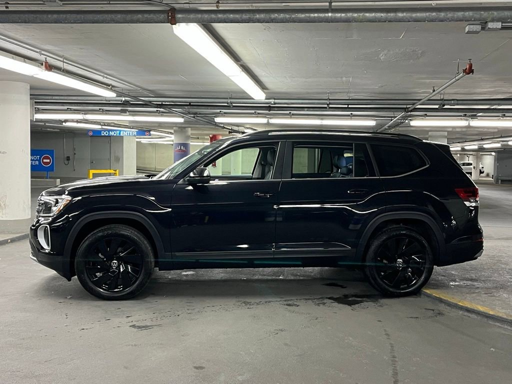 Used 2025 Volkswagen Atlas SE w/ Panoramic Sunroof Package image 35