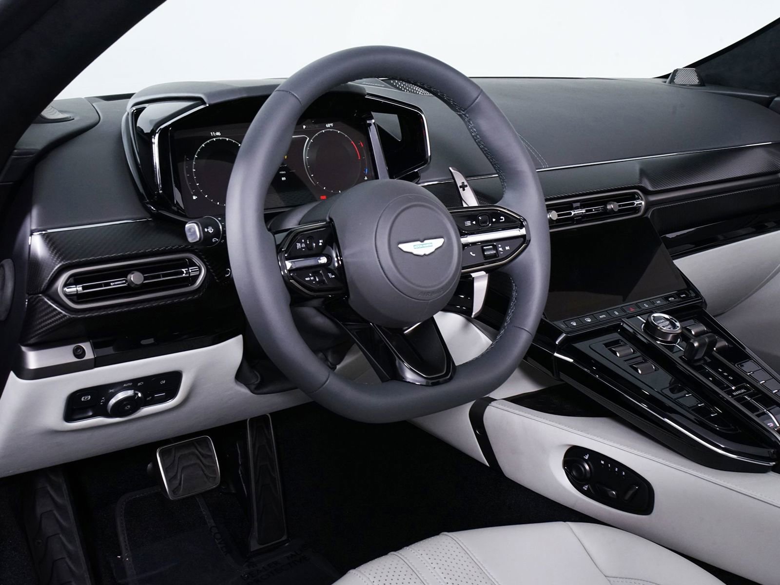 New 2026 Aston Martin V8 Vantage Convertible RWD image 5