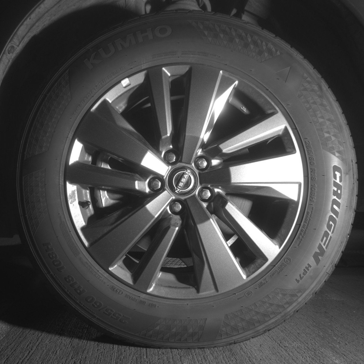 Used 2025 Nissan Pathfinder SV FWD image 12