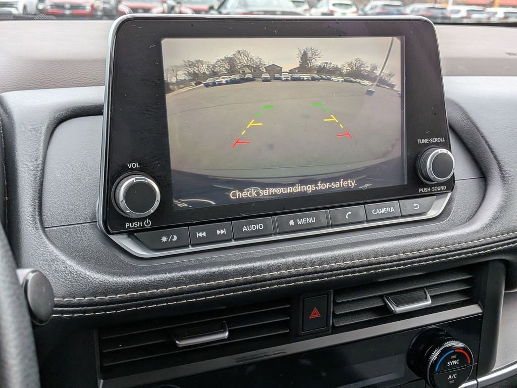Used 2023 Nissan Rogue SV image 14