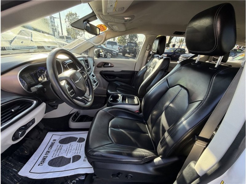 Used 2021 Chrysler Voyager Lxi image 17