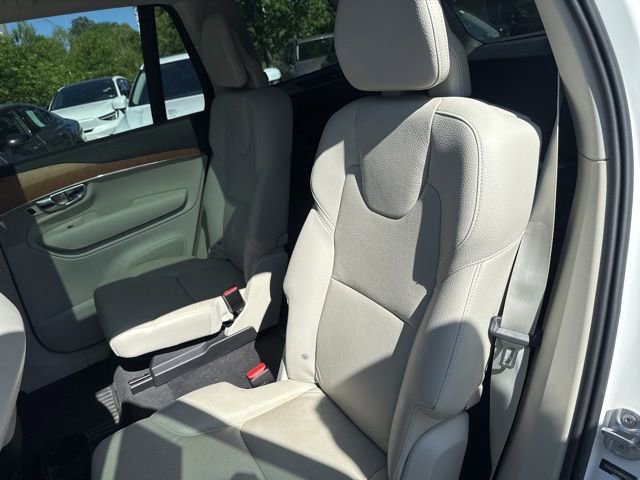 Used 2022 Volvo XC90 T6 Momentum AWD/4WD image 17