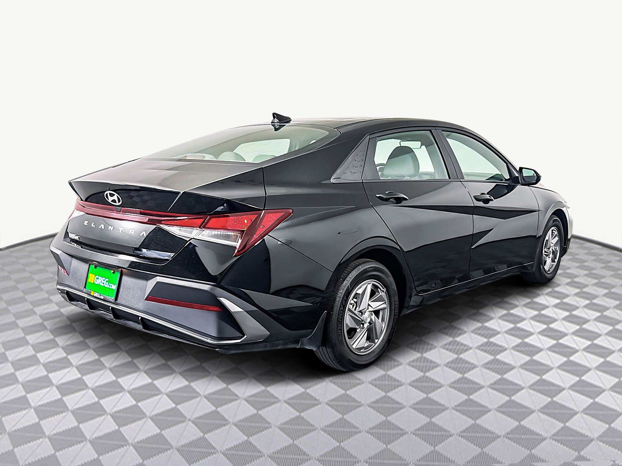 Used 2025 Hyundai Elantra SE image 10