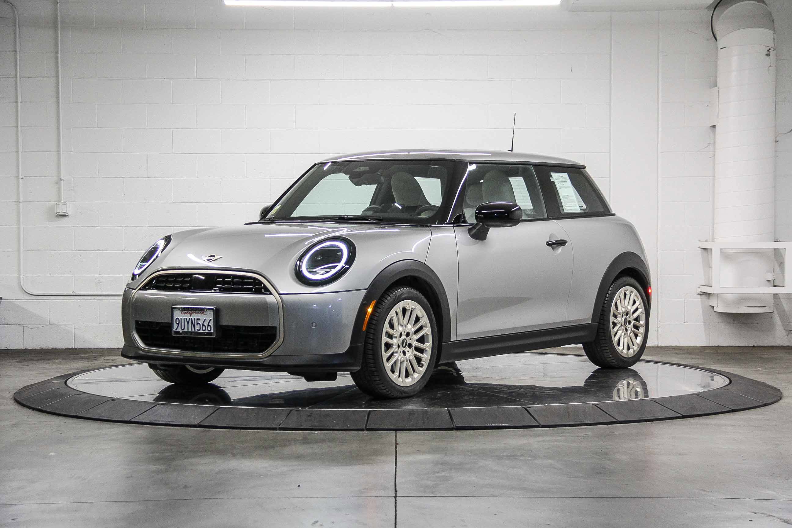 Used 2025 MINI Cooper 2-Door Hardtop image 3