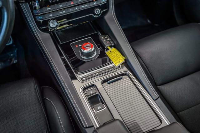 Used 2018 Jaguar F-PACE R-Sport image 31