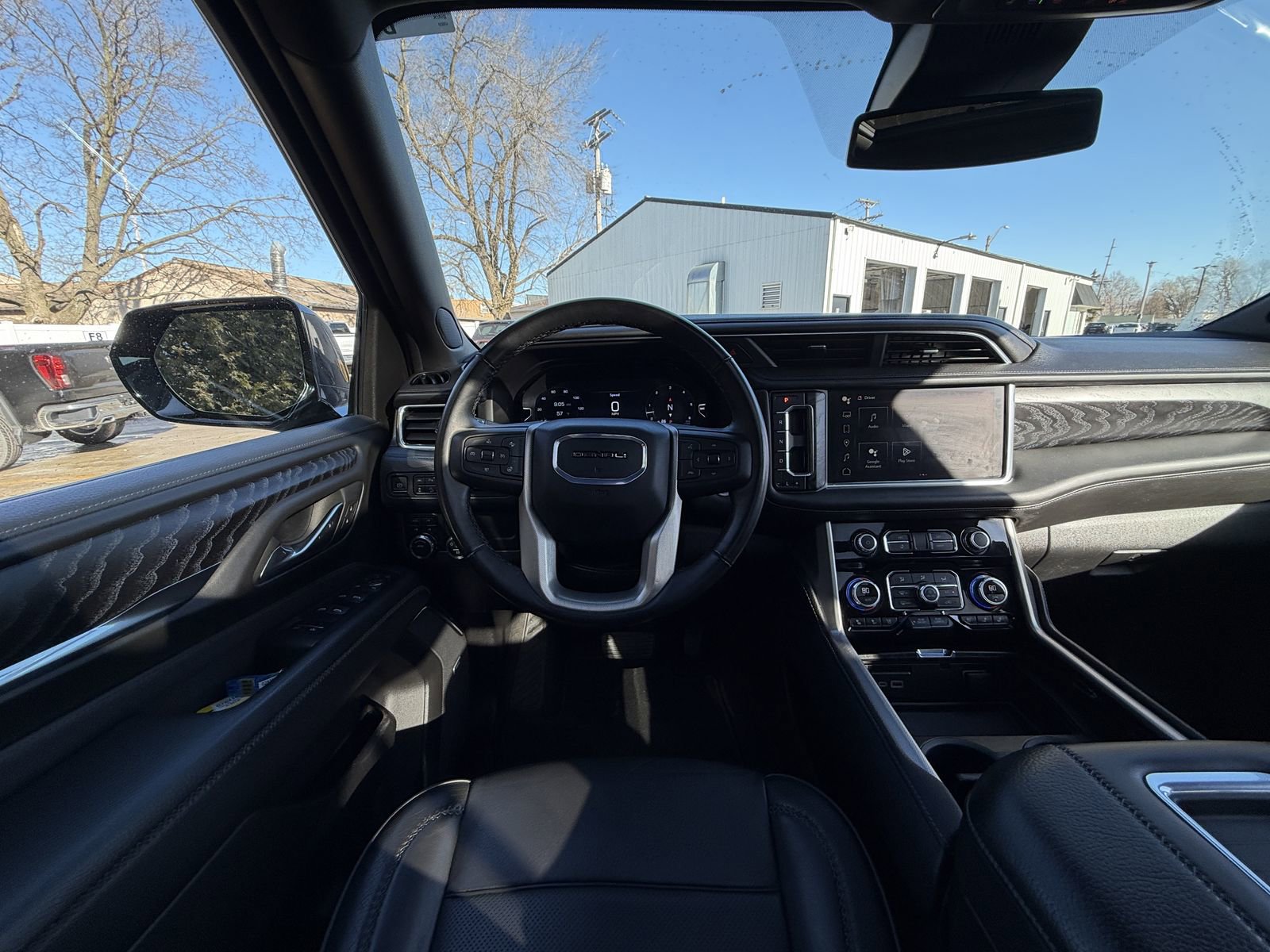 Used 2024 GMC Yukon XL Denali image 2