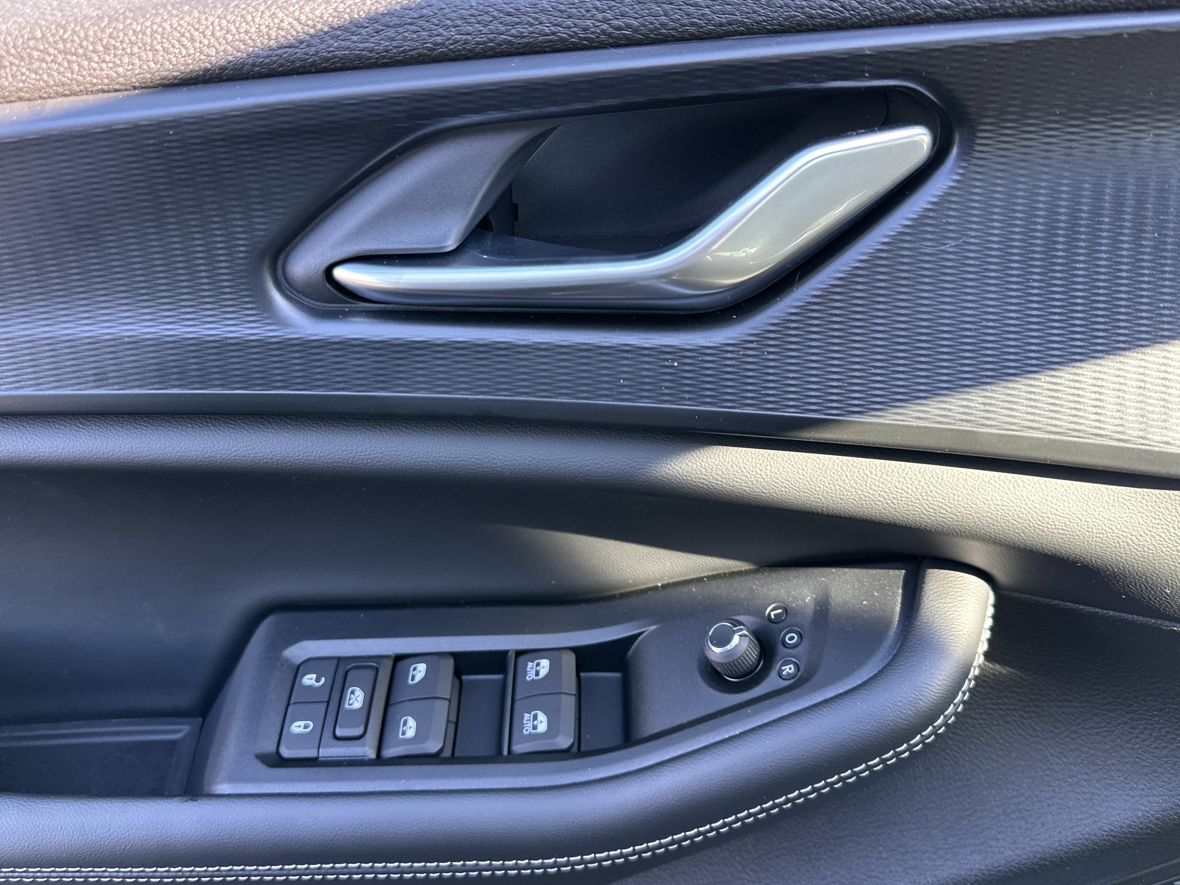 New 2025 Jeep Grand Cherokee Altitude image 29