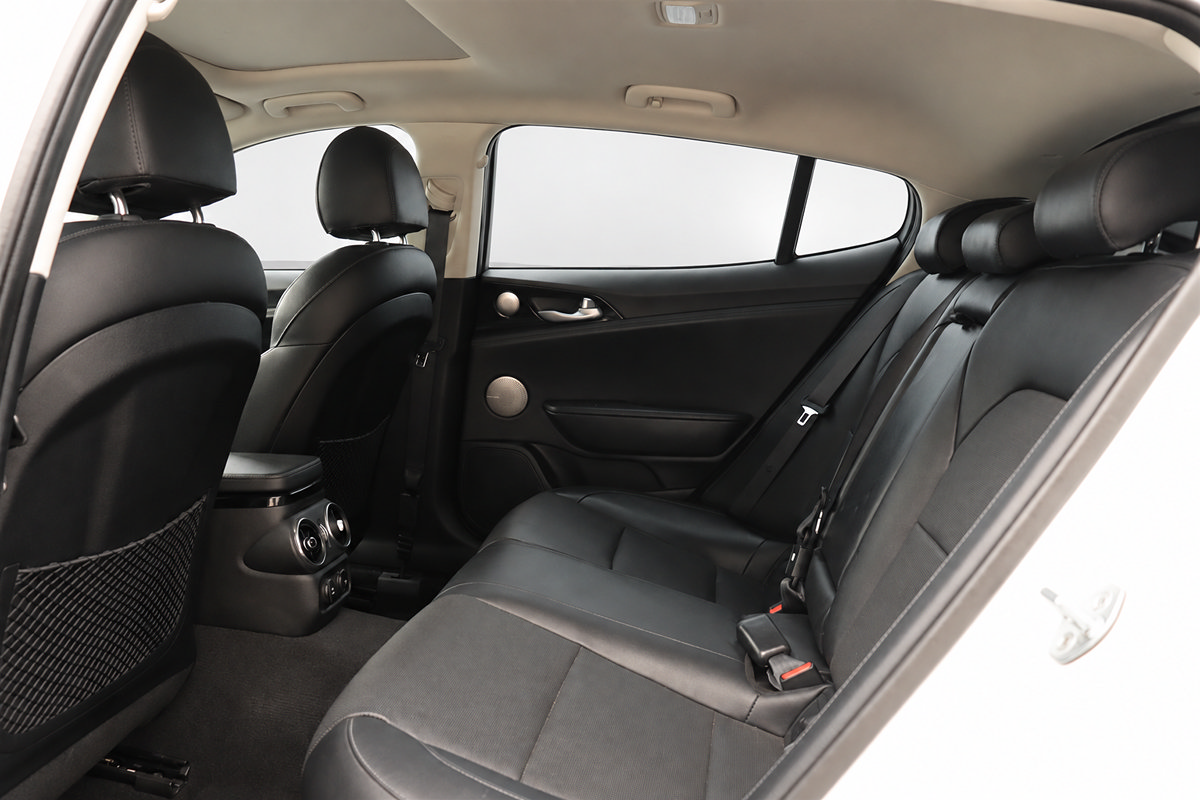 Used 2019 Kia Stinger Premium RWD image 17