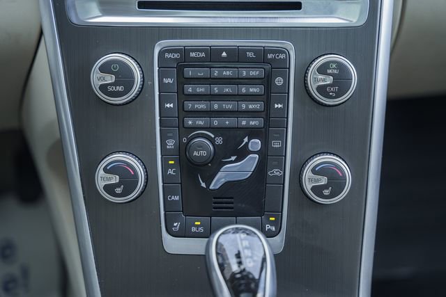 Used 2015 Volvo XC60 T6 w/ Proximity Package image 29