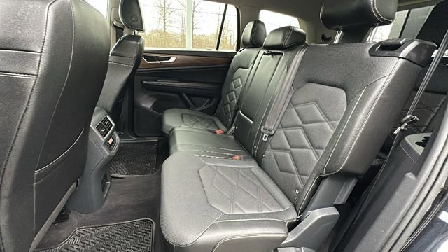 Used 2024 Volkswagen Atlas SE image 31