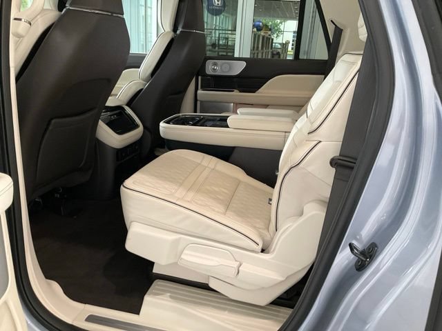 Used 2023 Lincoln Navigator L Black Label AWD/4WD image 18
