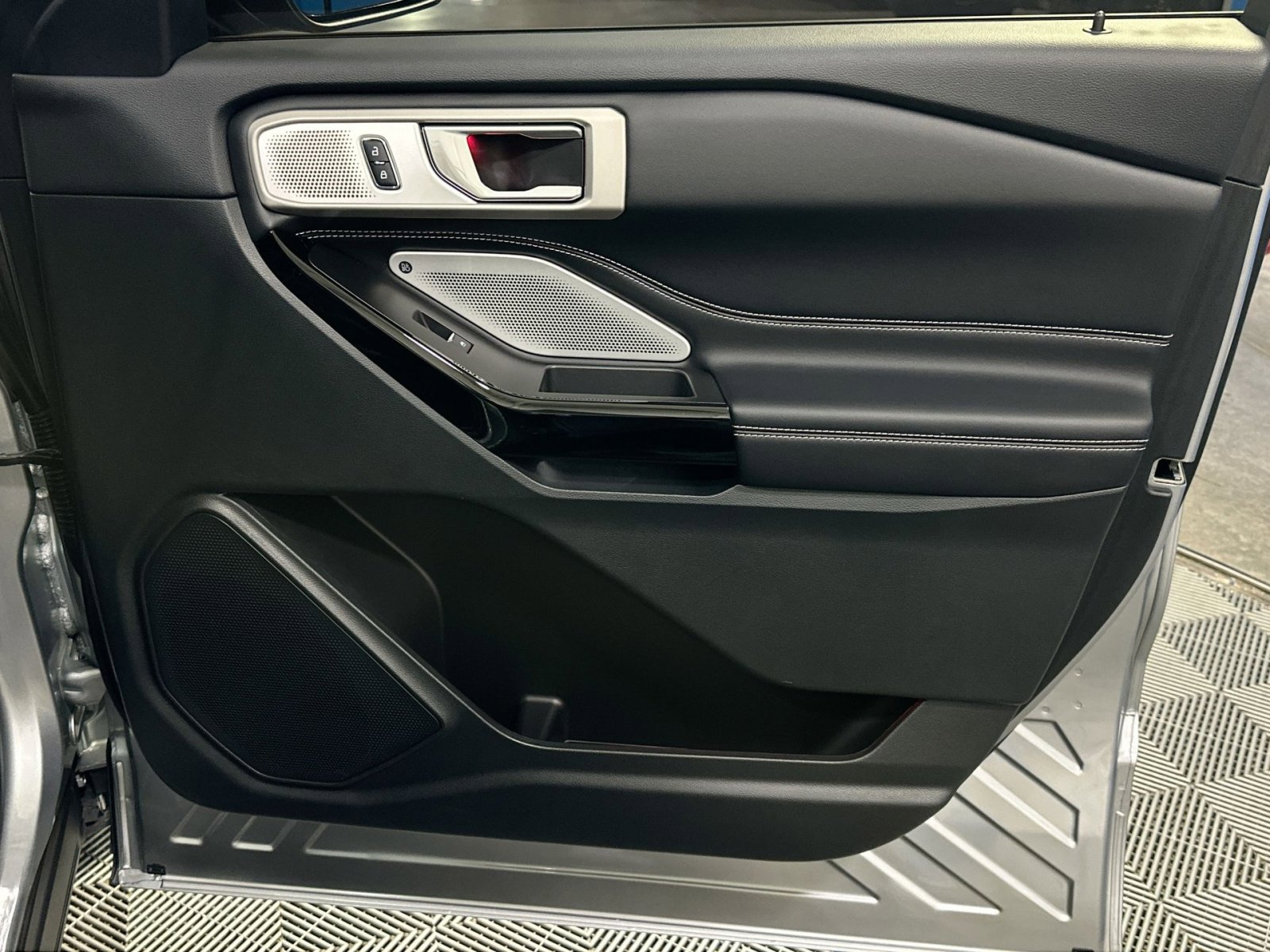 Used 2024 Ford Explorer ST w/ Equipment Group 401A image 41