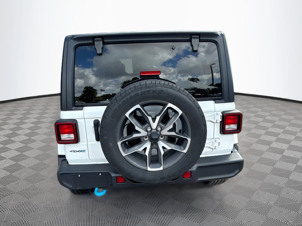 Used 2024 Jeep Wrangler Unlimited w/ Convenience Group AWD/4WD image 5